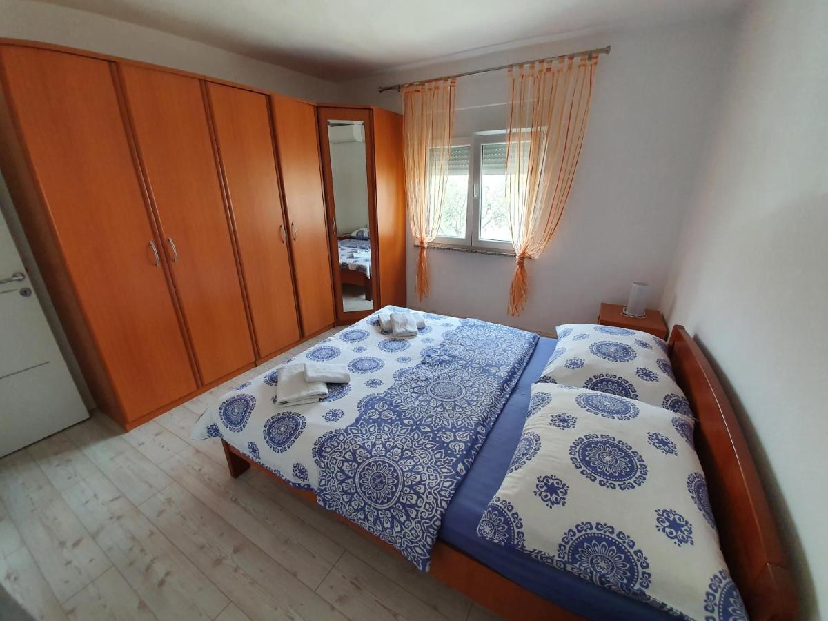 Apartmani Bozic-Tokic Krk Town Exterior photo