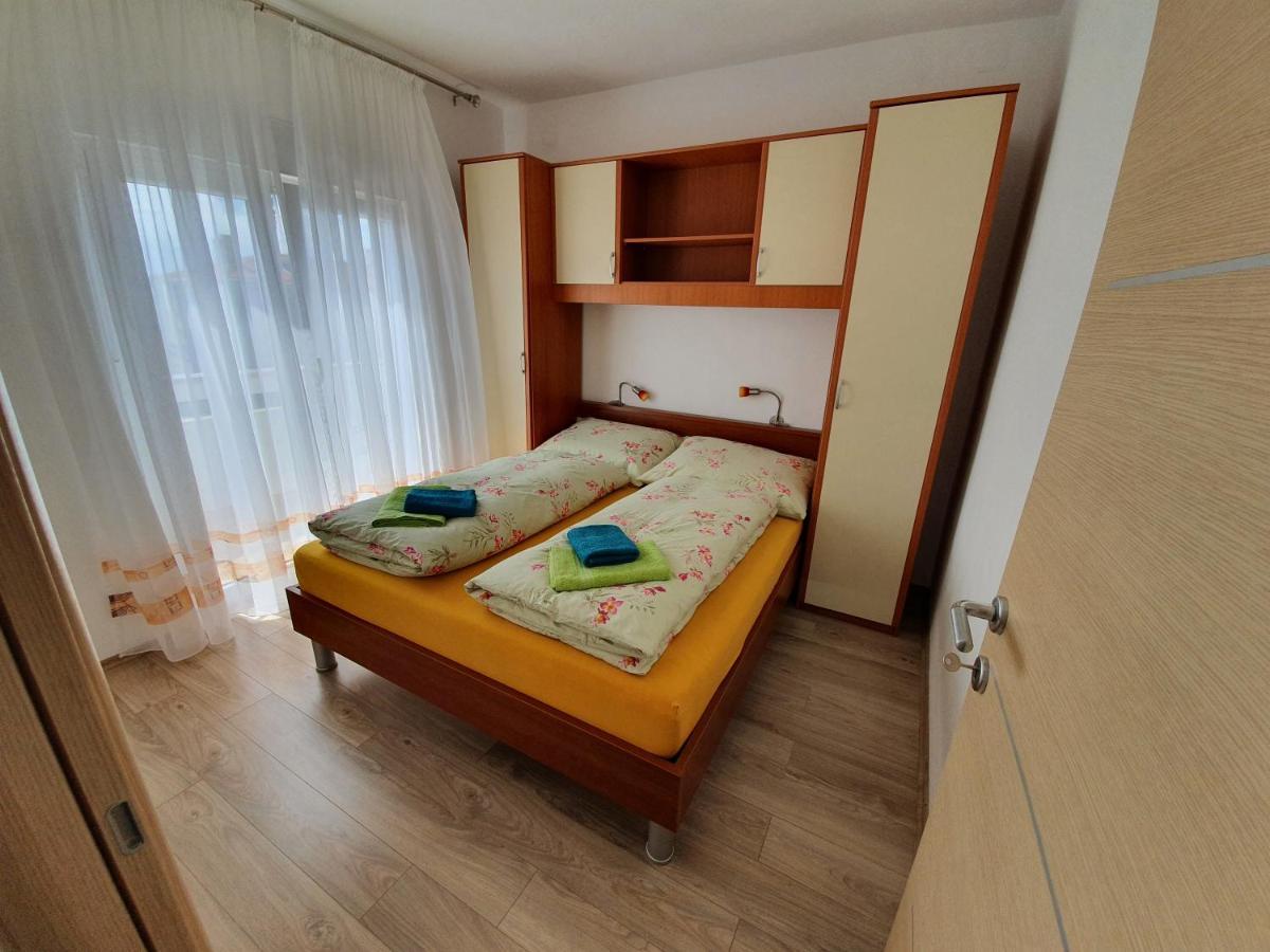 Apartmani Bozic-Tokic Krk Town Exterior photo