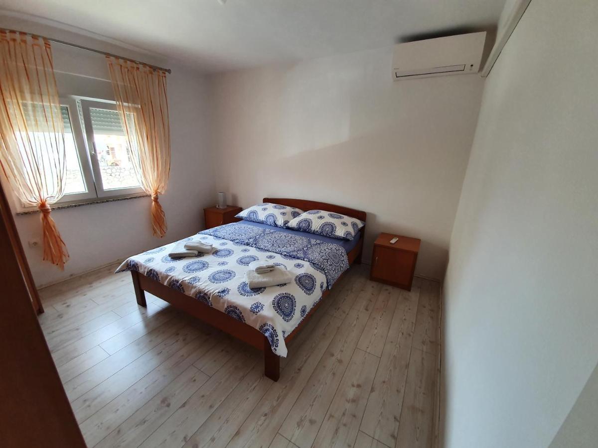 Apartmani Bozic-Tokic Krk Town Exterior photo